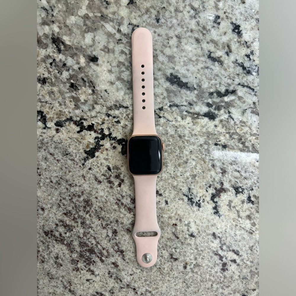 Apple watch rose gold and pink strap